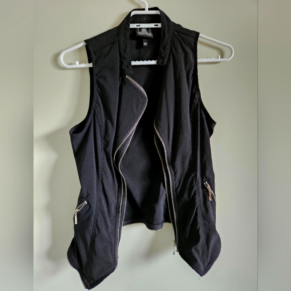 Sleevless jacket